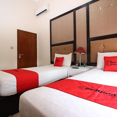 Reddoorz Plus Near Tugu Jogja 2 Yogyakarta Exteriör bild