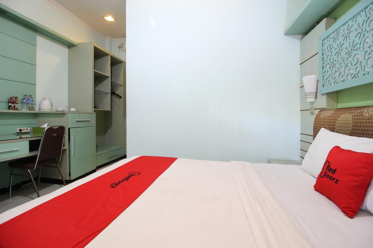 Reddoorz Plus Near Tugu Jogja 2 Yogyakarta Exteriör bild