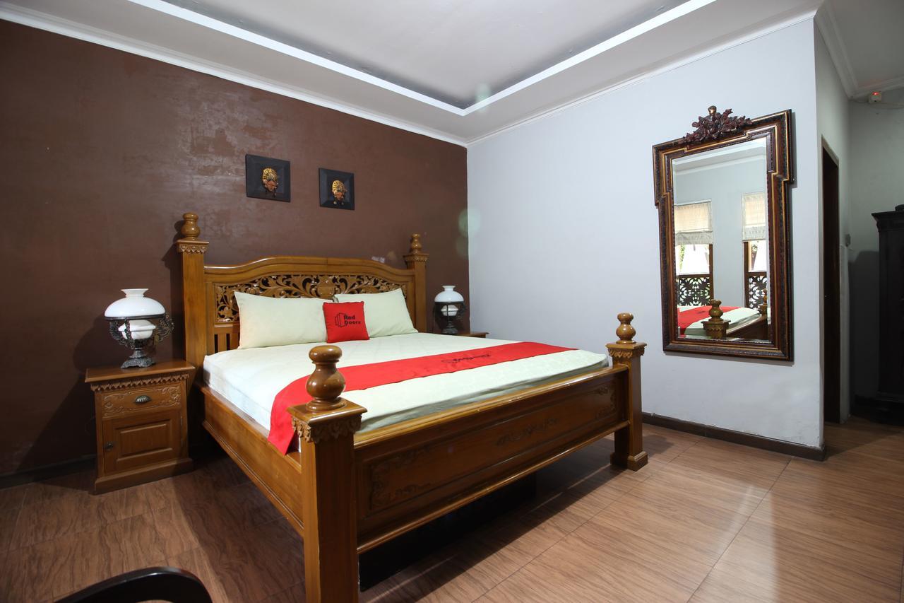 Reddoorz Plus Near Tugu Jogja 2 Yogyakarta Exteriör bild