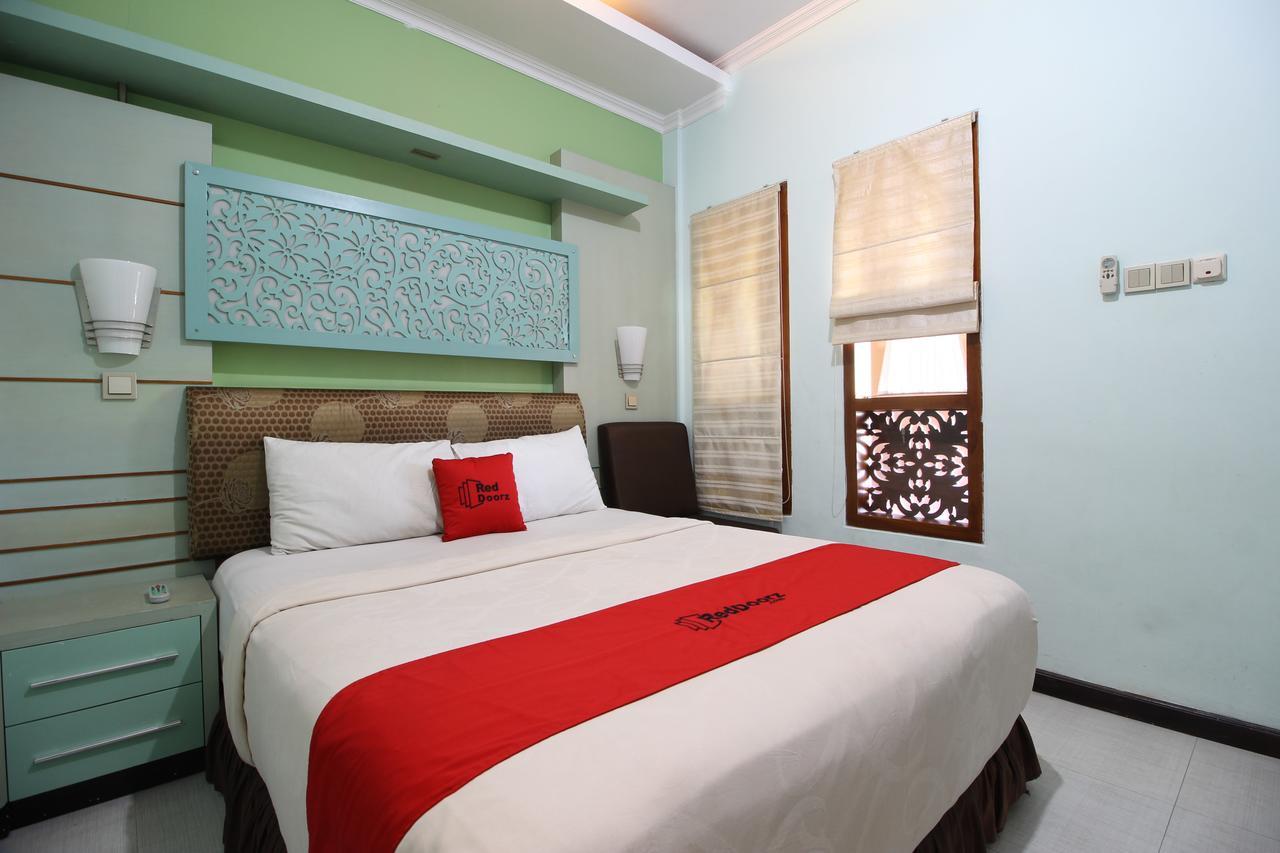Reddoorz Plus Near Tugu Jogja 2 Yogyakarta Exteriör bild